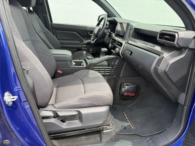 Used 2025 Toyota Tacoma SR5 AWD/4WD image 18