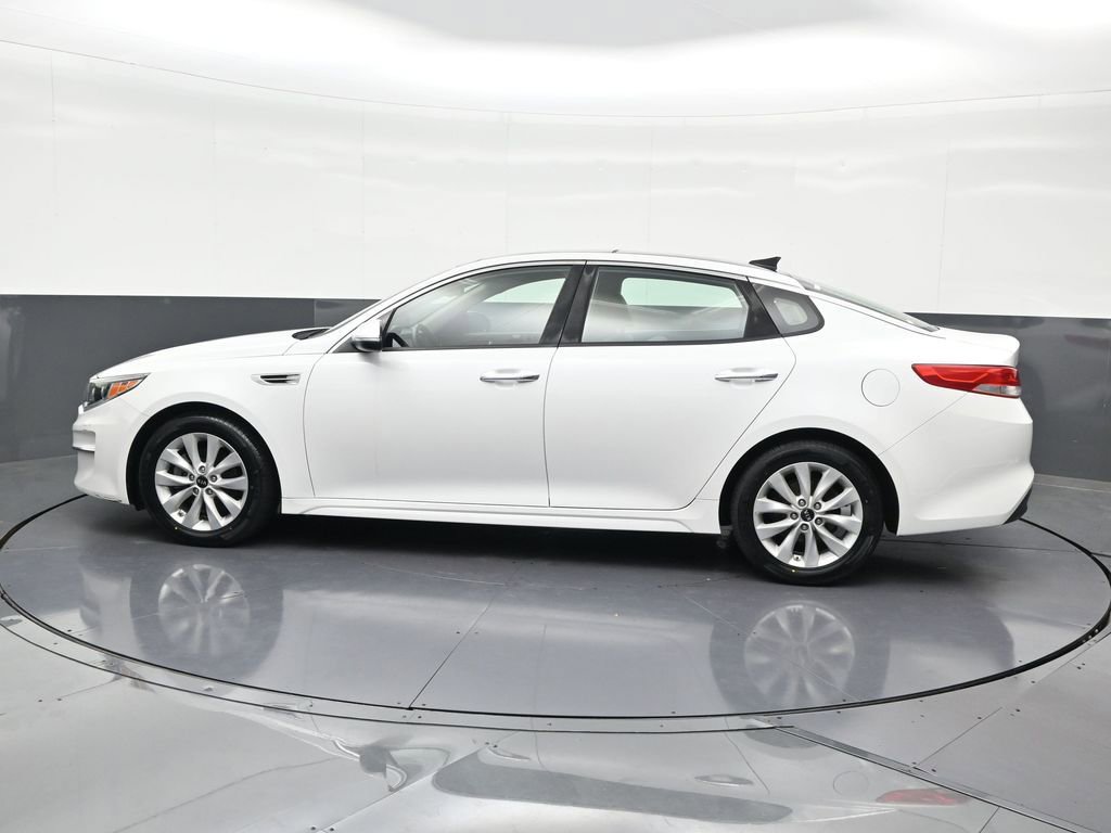 Used 2016 Kia Optima EX w/ Premium Package FWD image 2