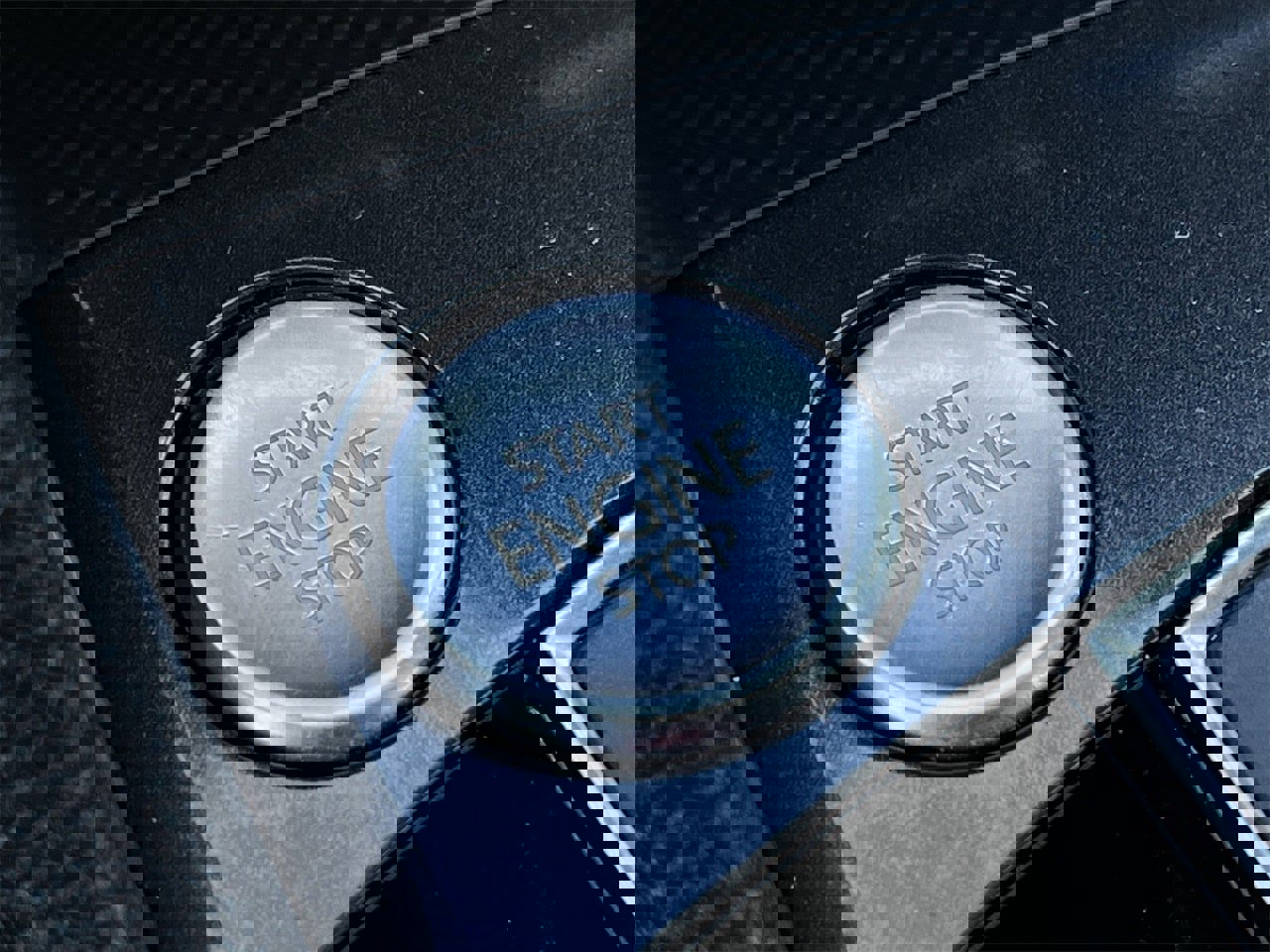 Used 2018 Volkswagen Tiguan SEL image 18