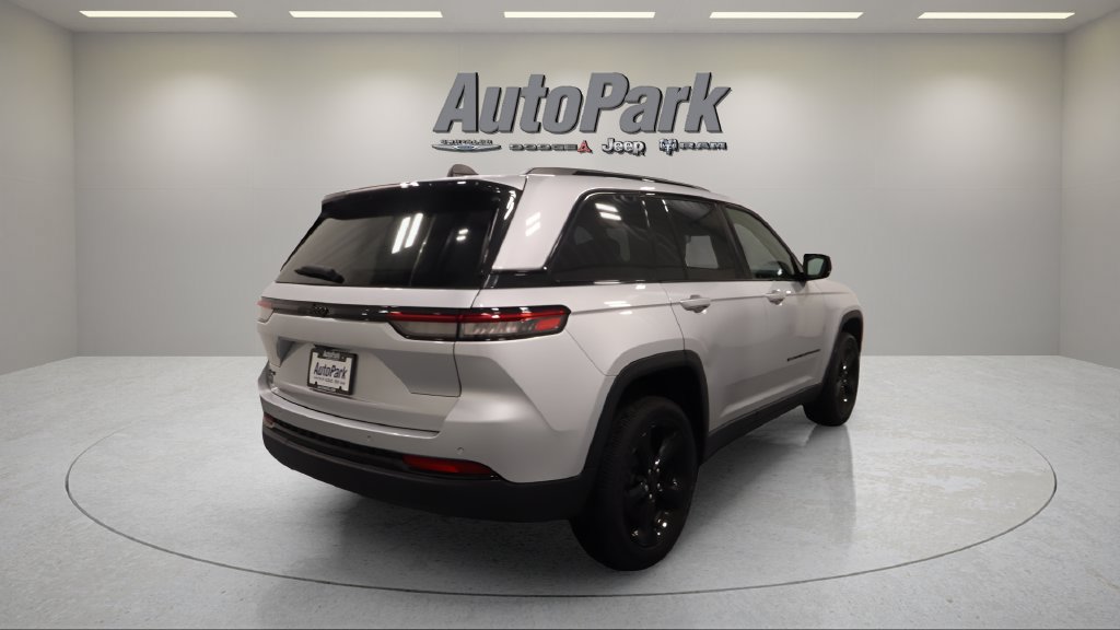 Certified 2024 Jeep Grand Cherokee Altitude AWD/4WD image 7