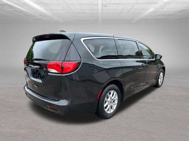 Used 2023 Chrysler Voyager LX FWD image 7