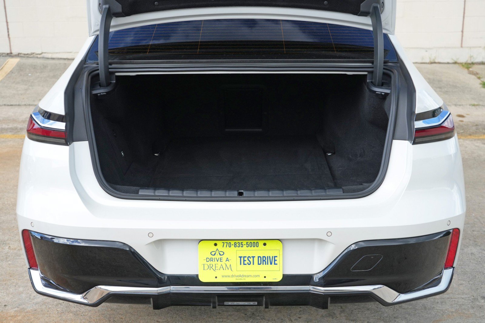 Used 2023 BMW i7 xDrive60 w/ Executive Package 2 AWD/4WD image 10