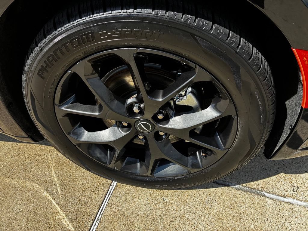 Used 2025 Chrysler Pacifica Limited FWD image 3