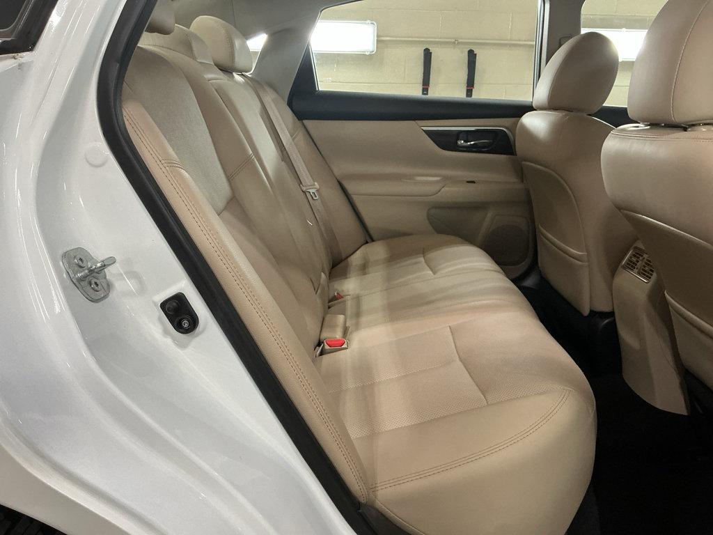 Used 2015 Nissan Altima 2.5 SL w/ Technology Package FWD image 24