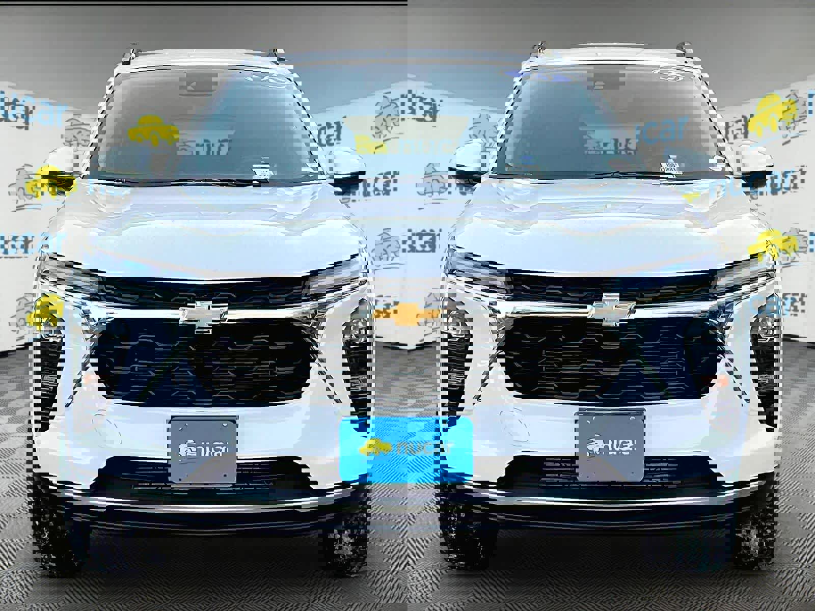 Used 2025 Chevrolet Trax LT w/ LT Convenience Package image 2