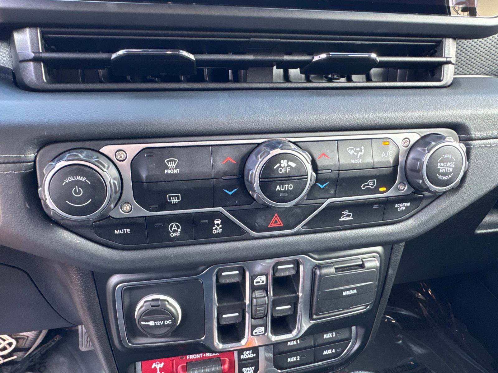 Certified 2024 Jeep Wrangler Unlimited Rubicon image 24