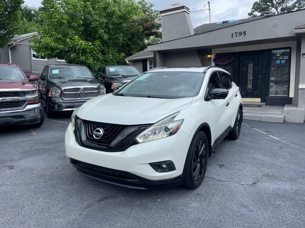 Used 2017 Nissan Murano Platinum w/ Platinum Technology Package FWD image 2