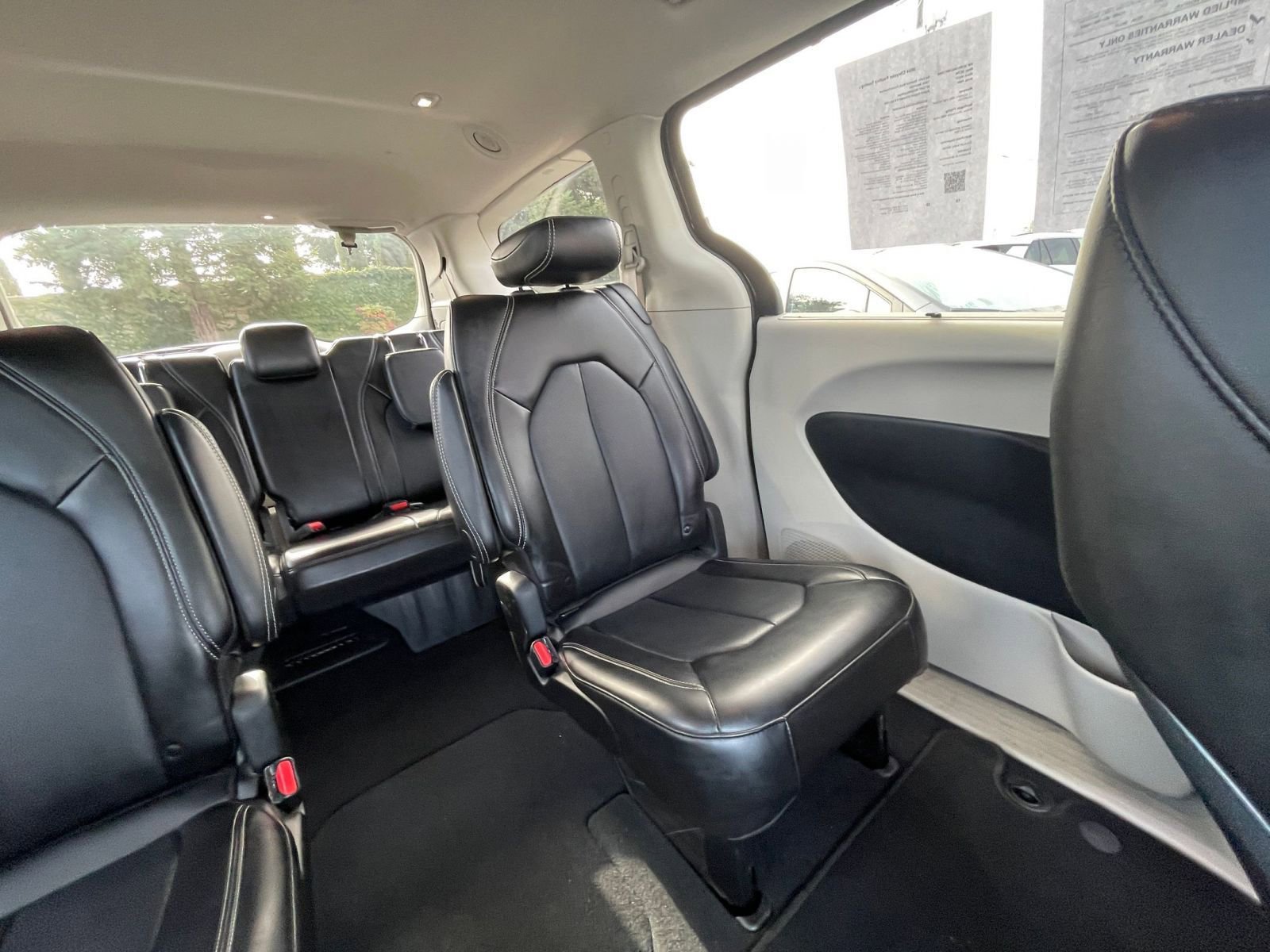 Used 2024 Chrysler Pacifica Touring-L image 40