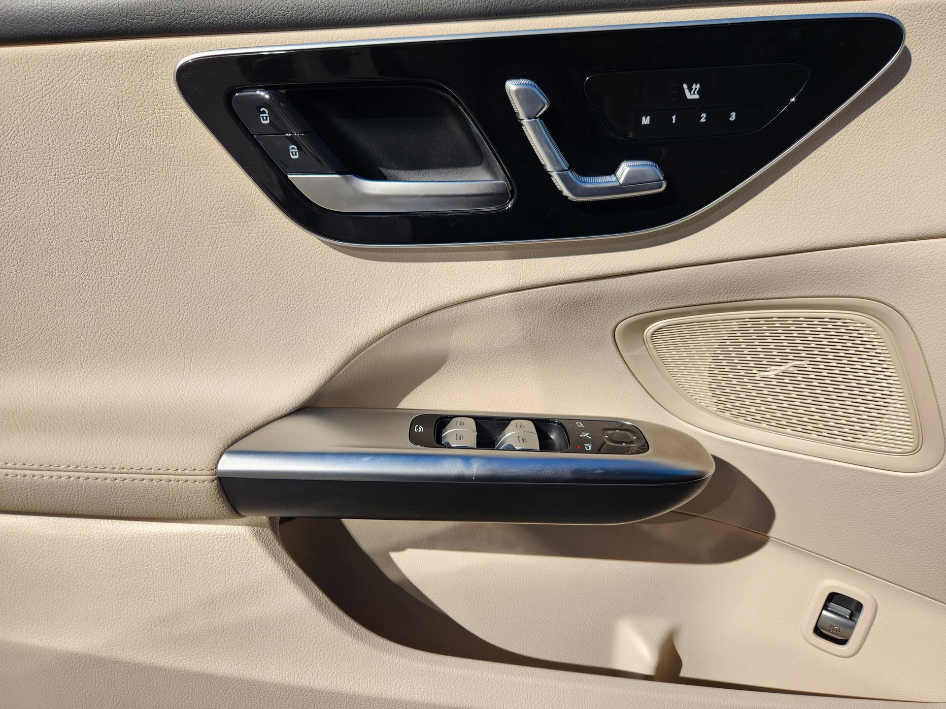 Used 2025 Mercedes-Benz C 300 Sedan image 22