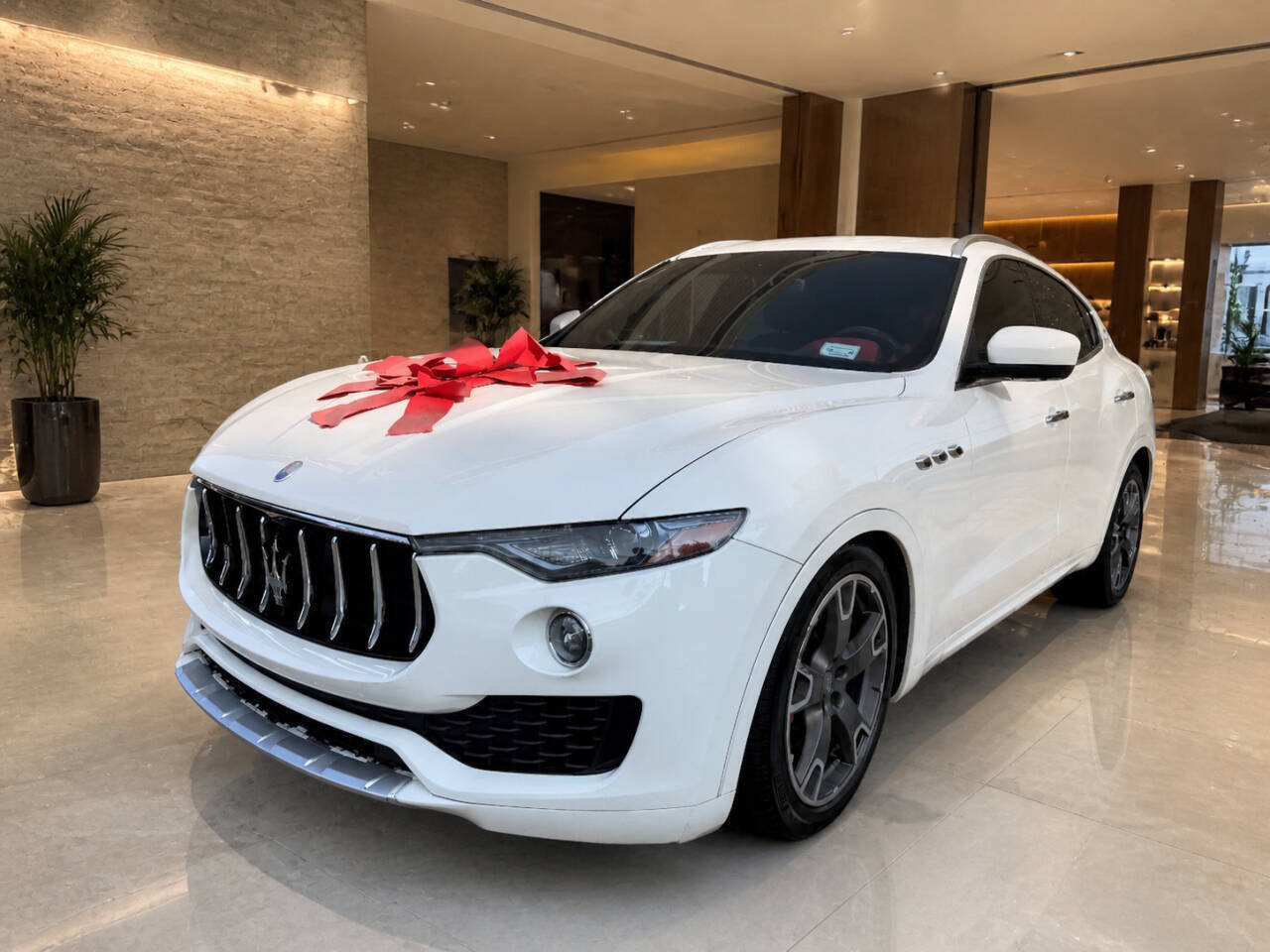 Used 2017 Maserati Levante w/ Luxury Package AWD/4WD image 1