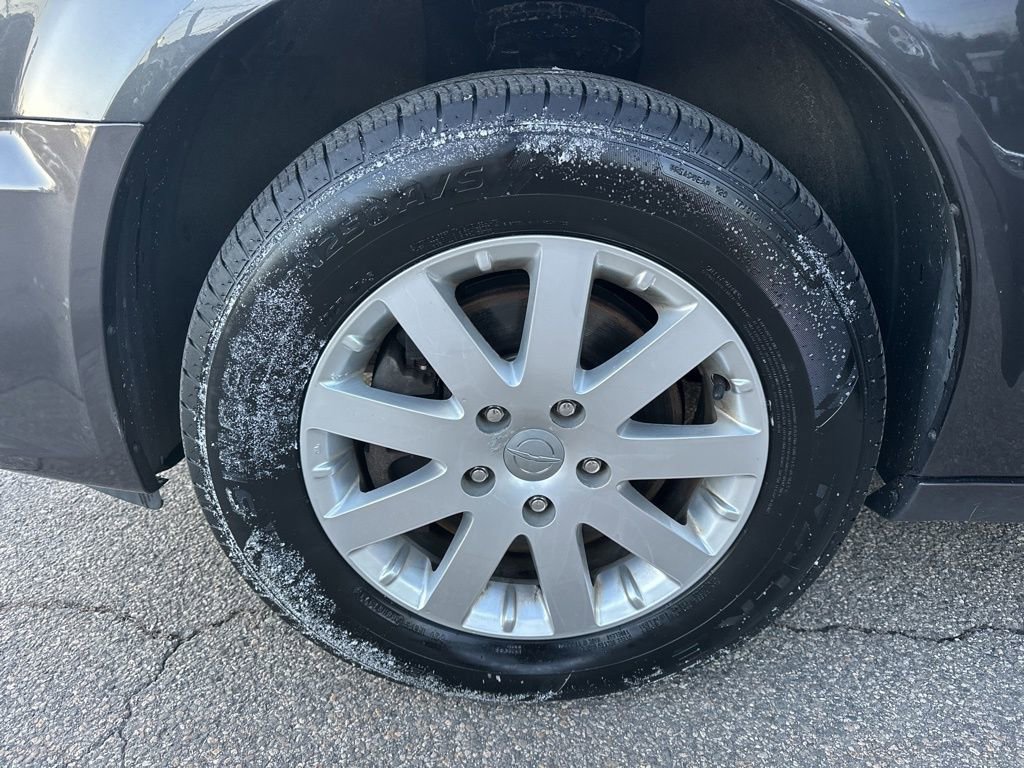 Used 2016 Chrysler Town & Country Touring w/ Driver Convenience Group image 32