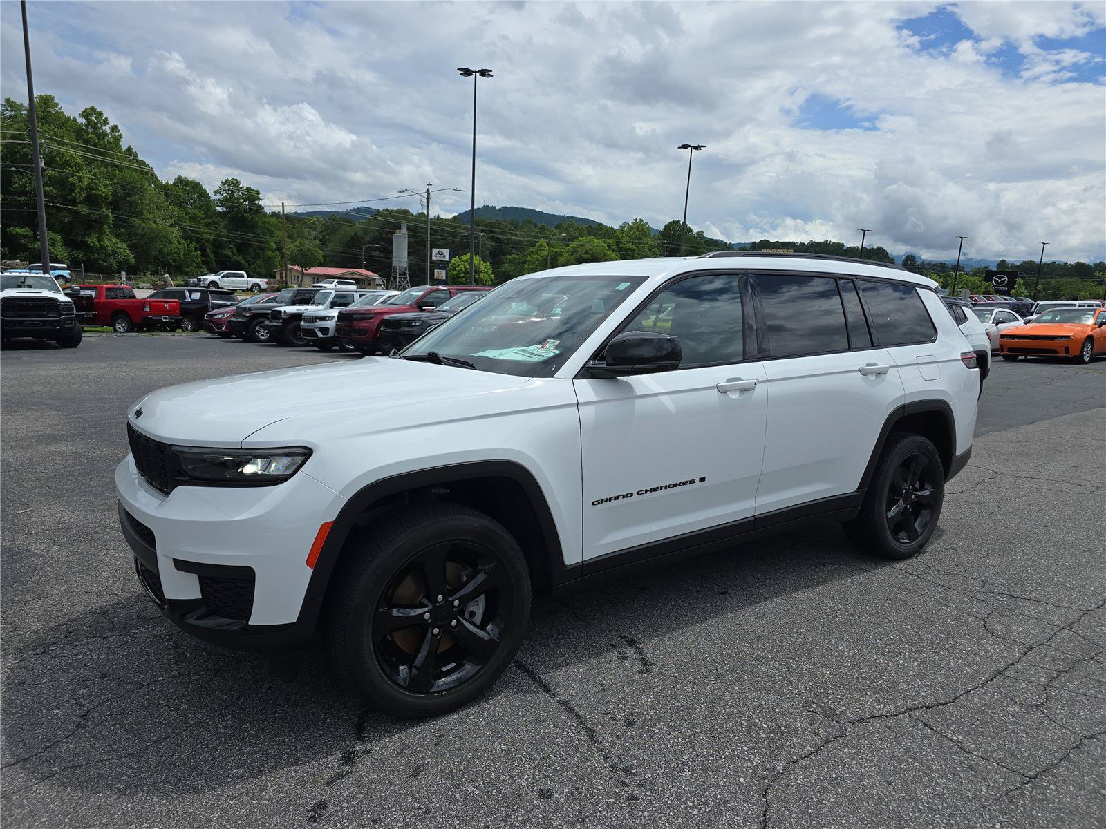 Used 2022 Jeep Grand Cherokee L Laredo AWD/4WD image 7