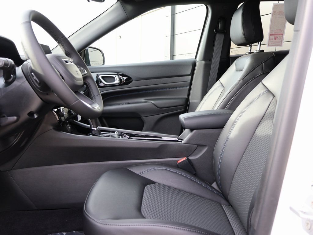 New 2026 Jeep Compass Latitude AWD/4WD image 22