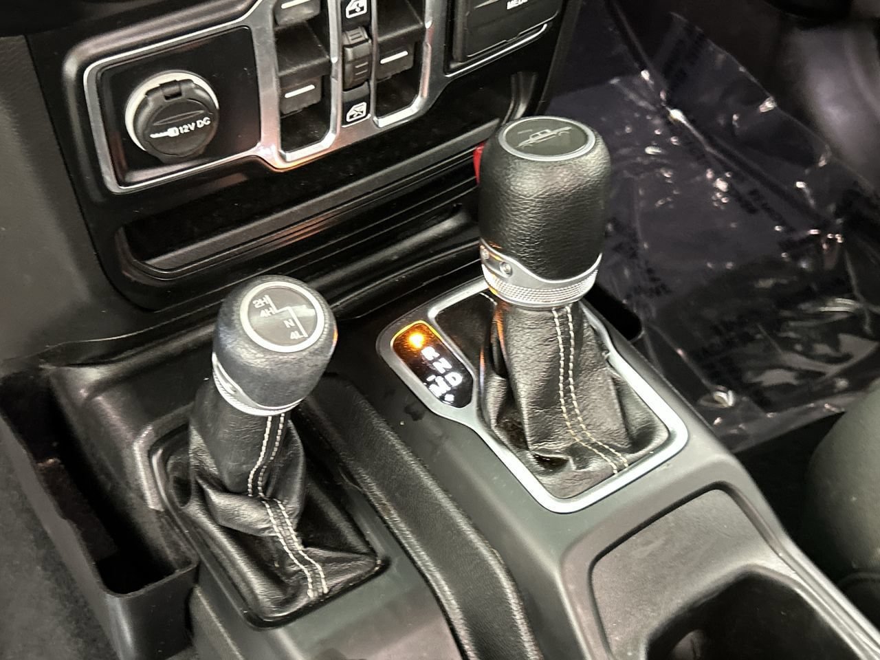 Used 2022 Jeep Gladiator Overland AWD/4WD image 15