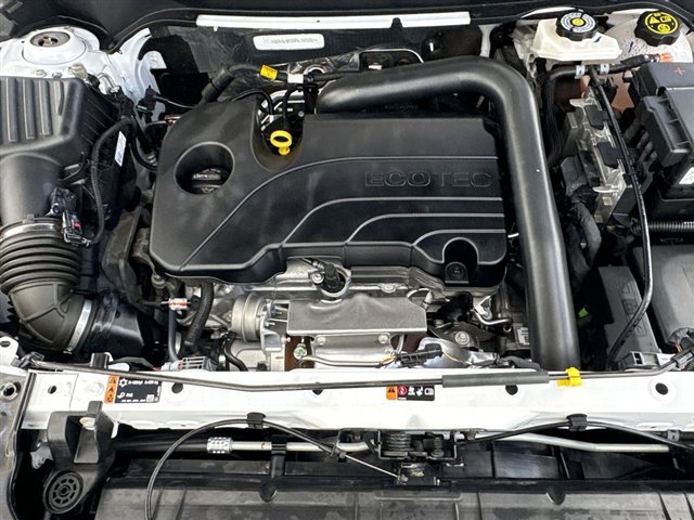 Used 2024 GMC Terrain SLE w/ Driver Convenience Package FWD image 28
