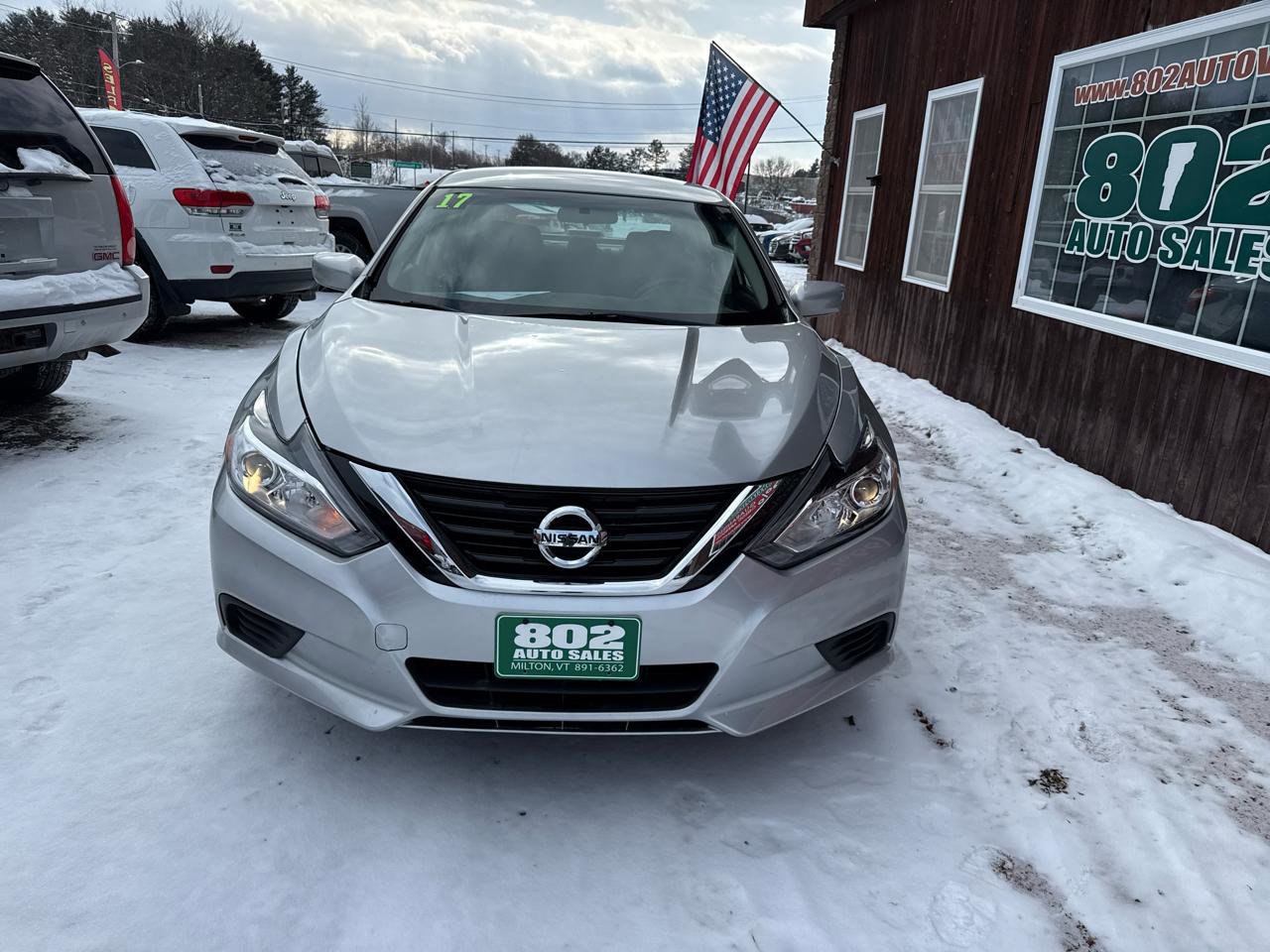 Used 2017 Nissan Altima 2.5 S w/ Power Driver Seat Package FWD image 2