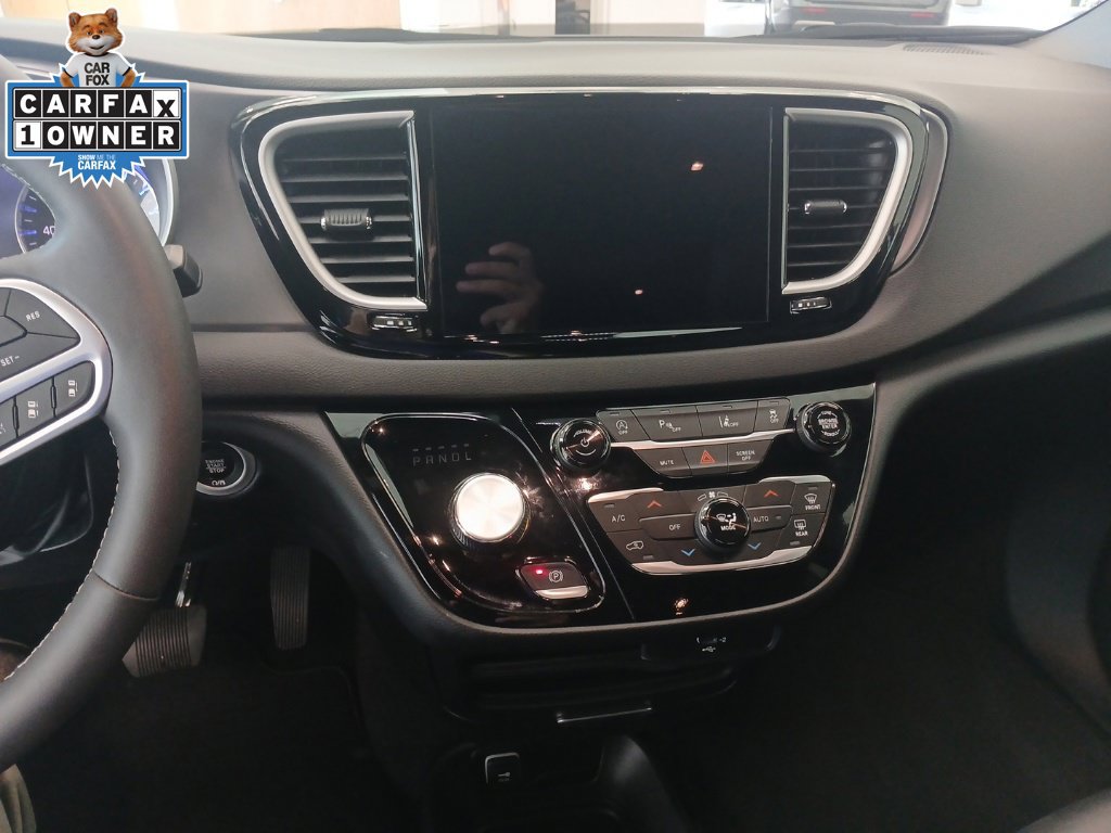Used 2026 Chrysler Pacifica Select FWD image 9