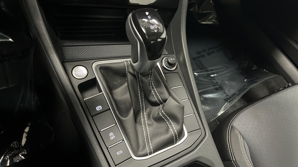 Used 2025 Volkswagen Jetta SE w/ Sunroof Package FWD image 19