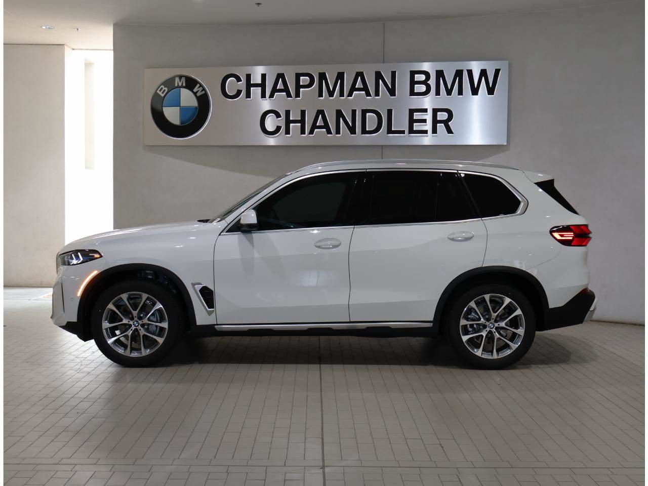Used 2026 BMW X5 xDrive40i w/ Premium Package AWD/4WD image 3