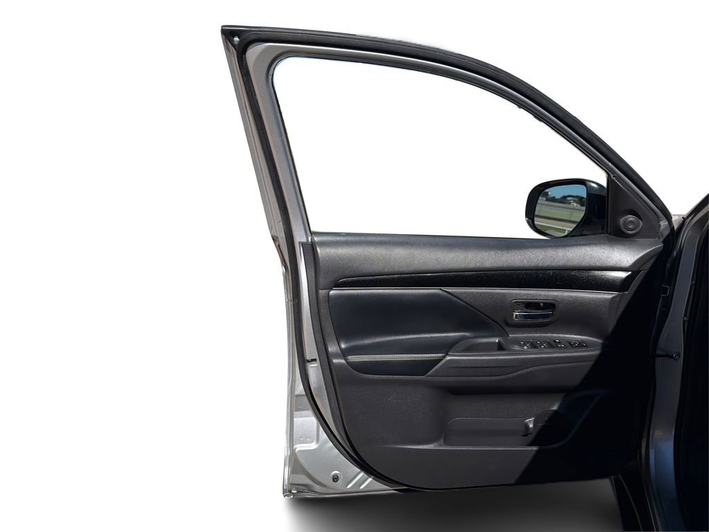 Used 2019 Mitsubishi Outlander SE image 20