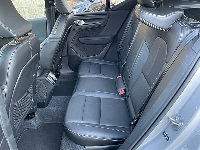 Certified 2025 Volvo XC40 B5 Core image 14