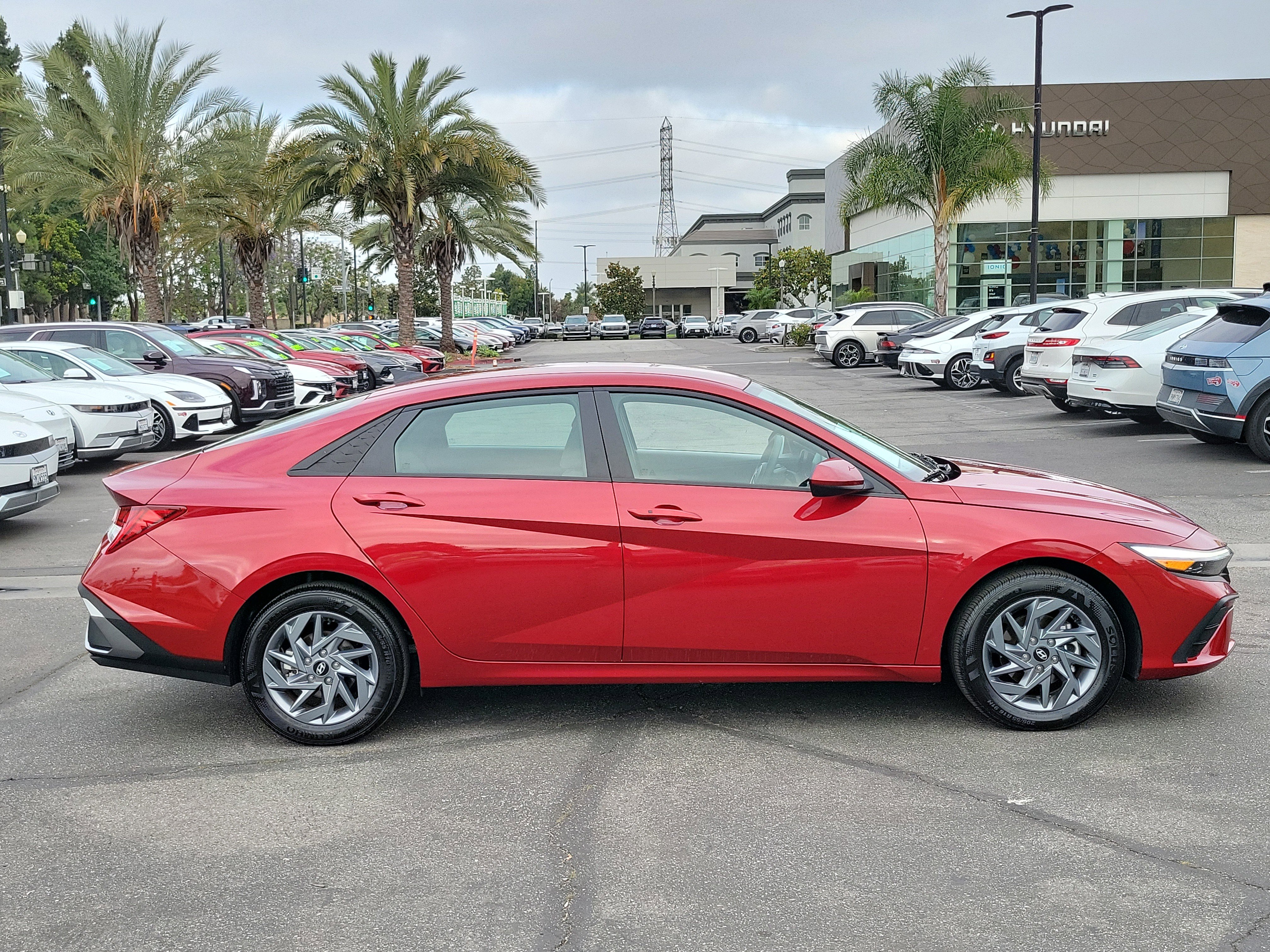 Certified 2025 Hyundai Elantra Hybrid FWD image 5