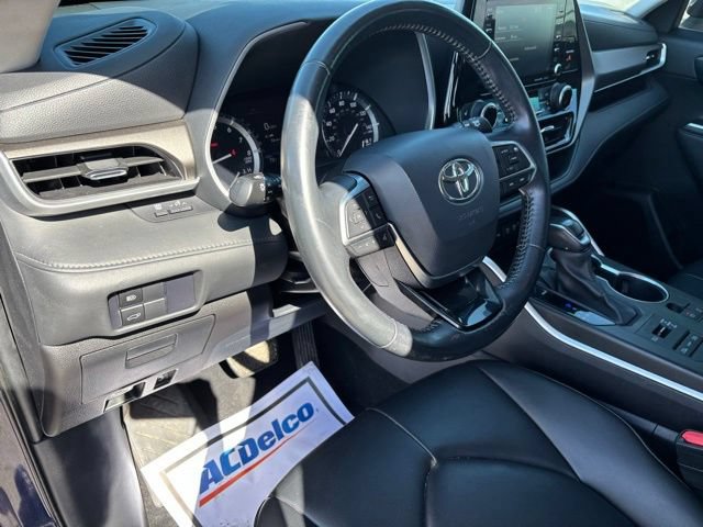 Used 2021 Toyota Highlander XLE AWD/4WD image 13
