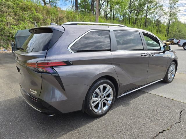 Used 2023 Toyota Sienna Platinum FWD image 8