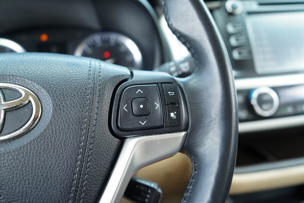 Used 2015 Toyota Highlander XLE image 28