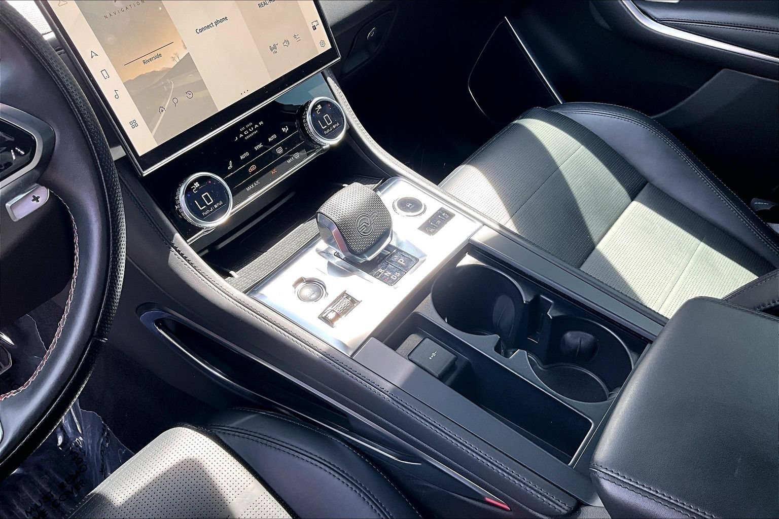 Certified 2022 Jaguar F-PACE SVR AWD/4WD image 17