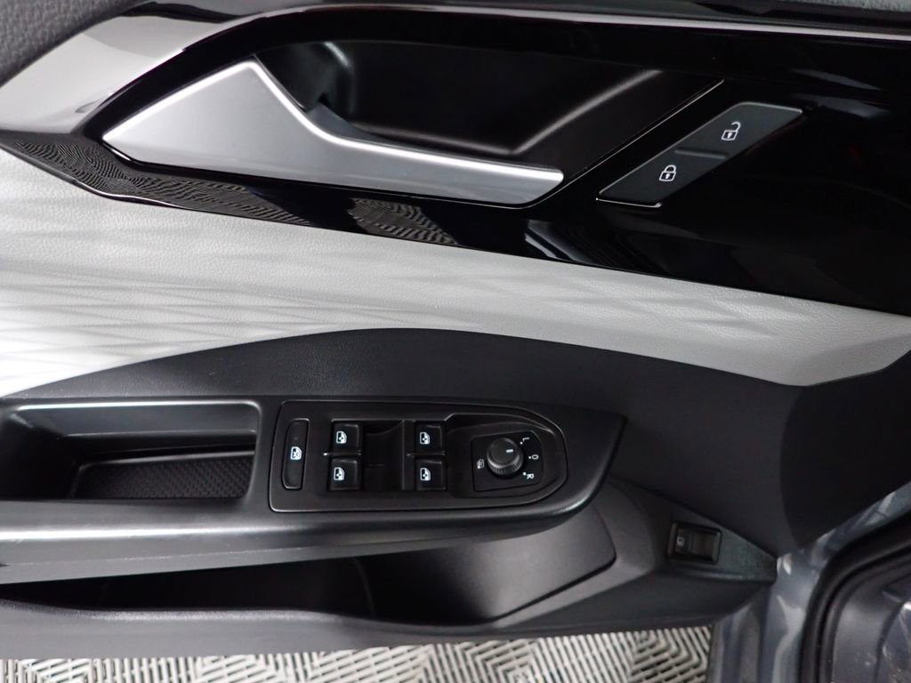 Used 2023 Volkswagen Taos S image 23