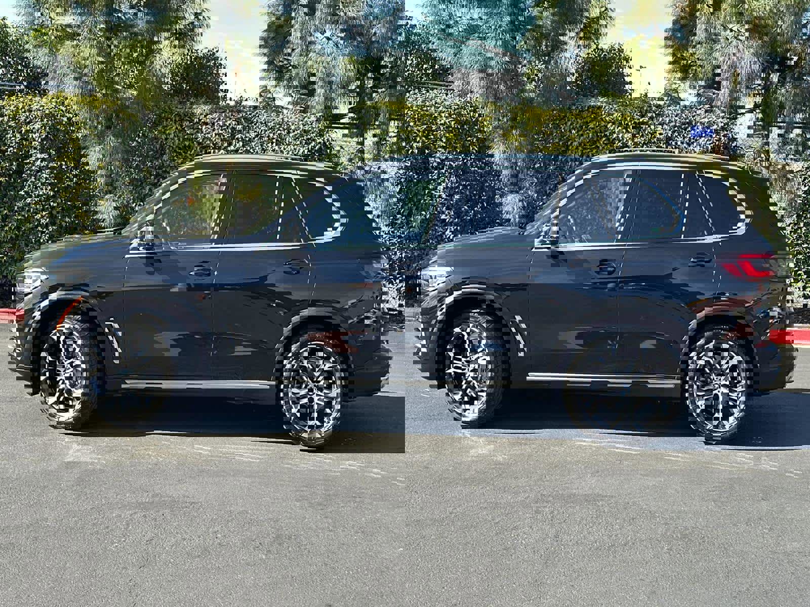 Used 2021 BMW X5 sDrive40i w/ Convenience Package image 3