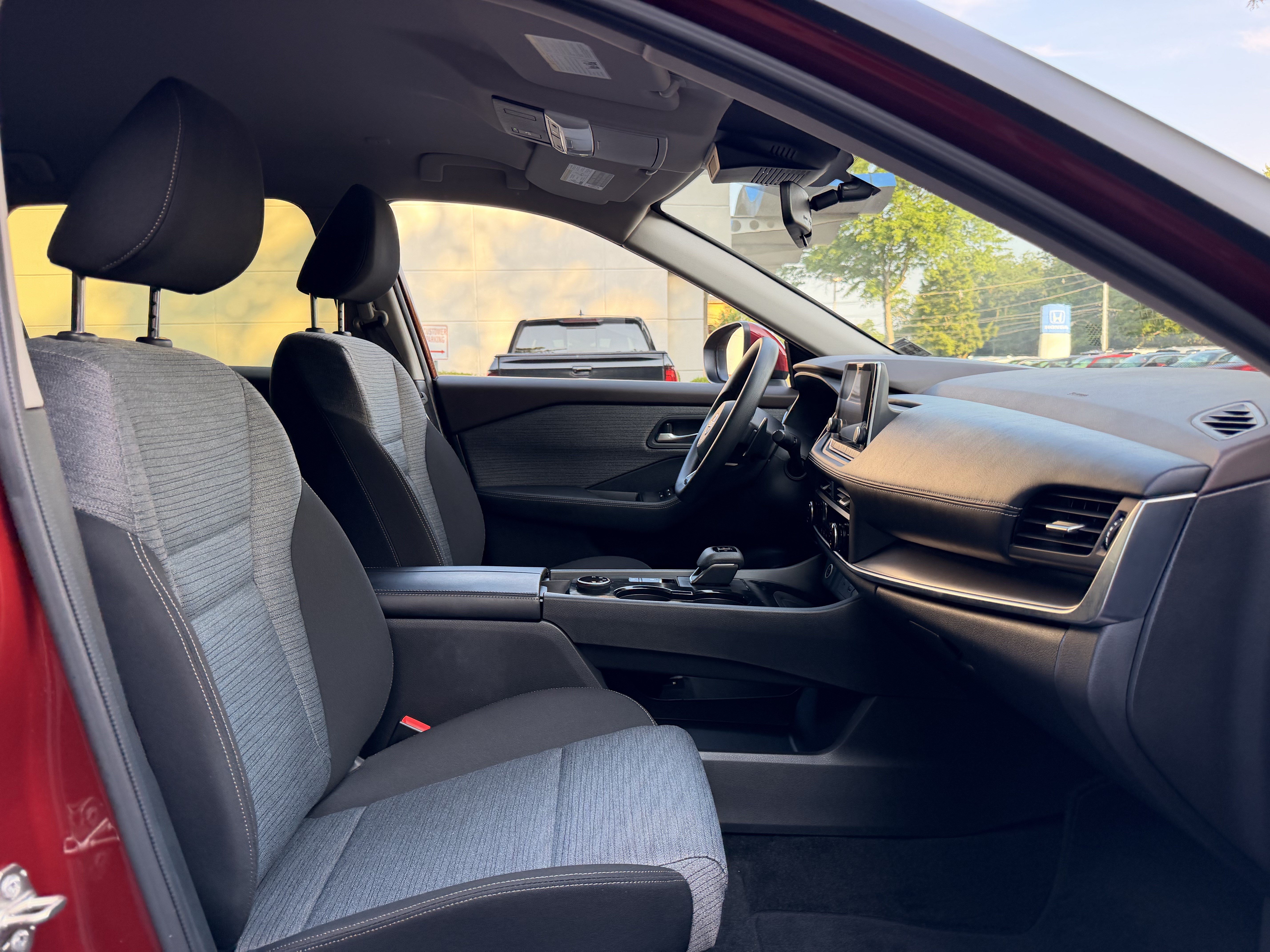 Used 2023 Nissan Rogue SV AWD/4WD image 16