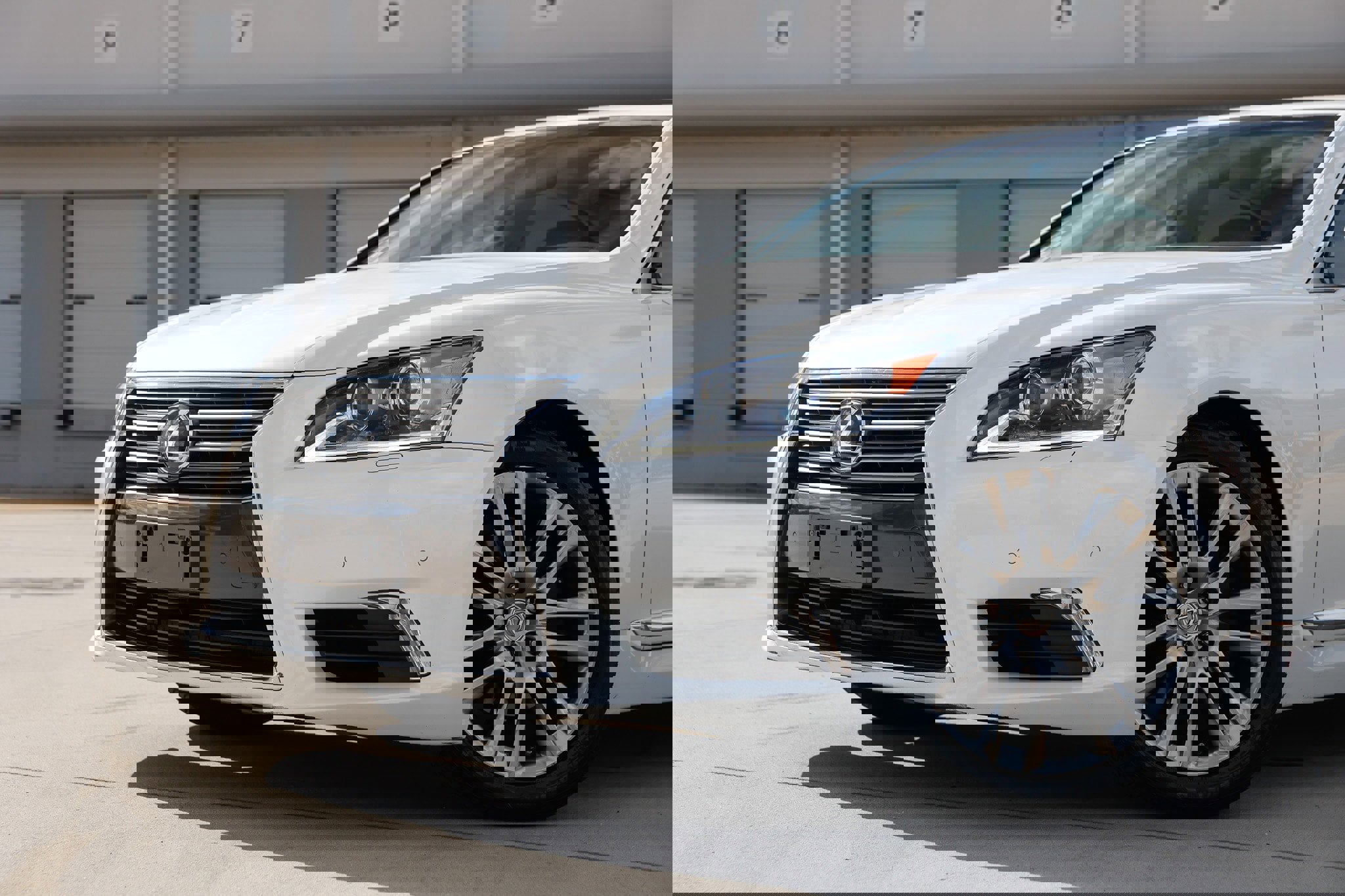 Used 2015 Lexus LS 460 image 43