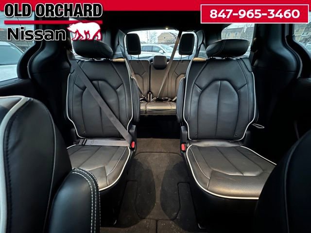 Used 2026 Chrysler Pacifica Limited FWD image 12