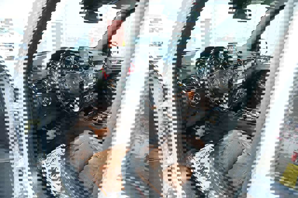 Used 2018 Mercedes-Benz GLS 550 4MATIC w/ Driver Assistance Package image 16