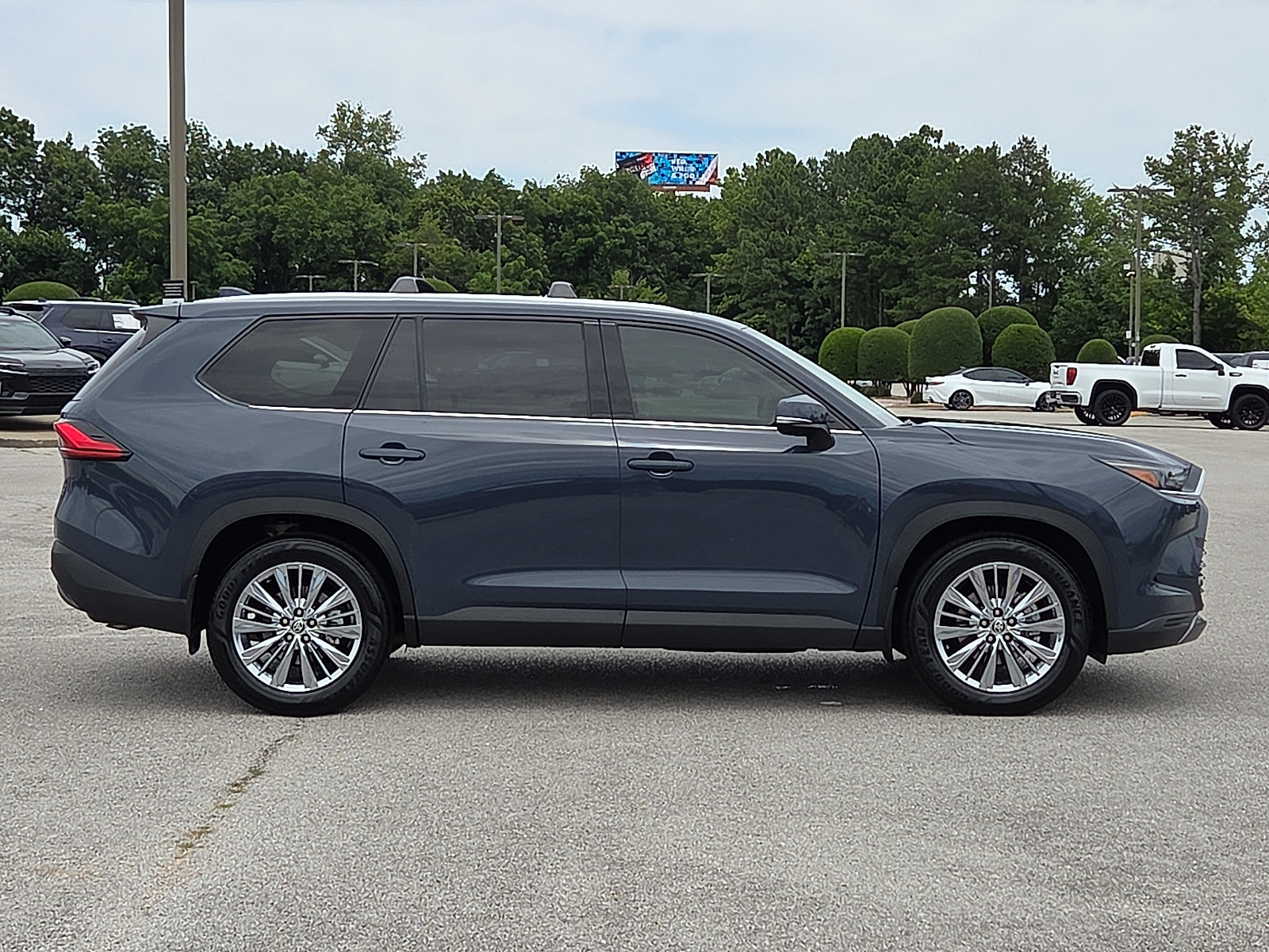 Used 2024 Toyota Grand Highlander AWD image 6