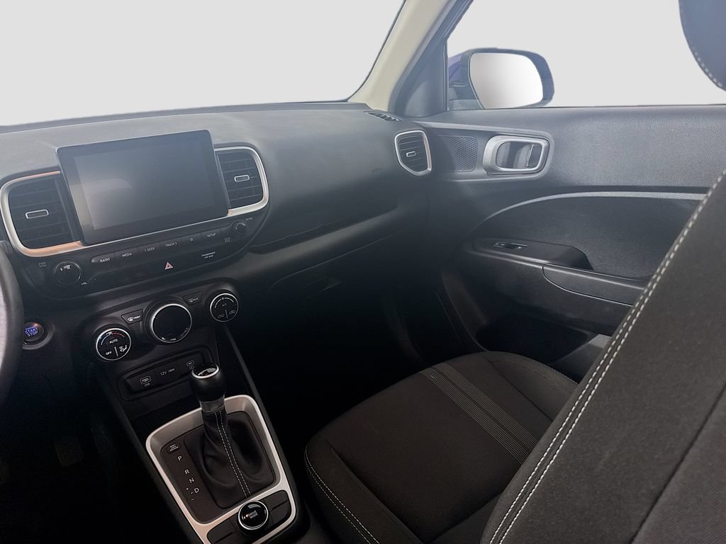 Certified 2025 Hyundai Venue SEL FWD image 23
