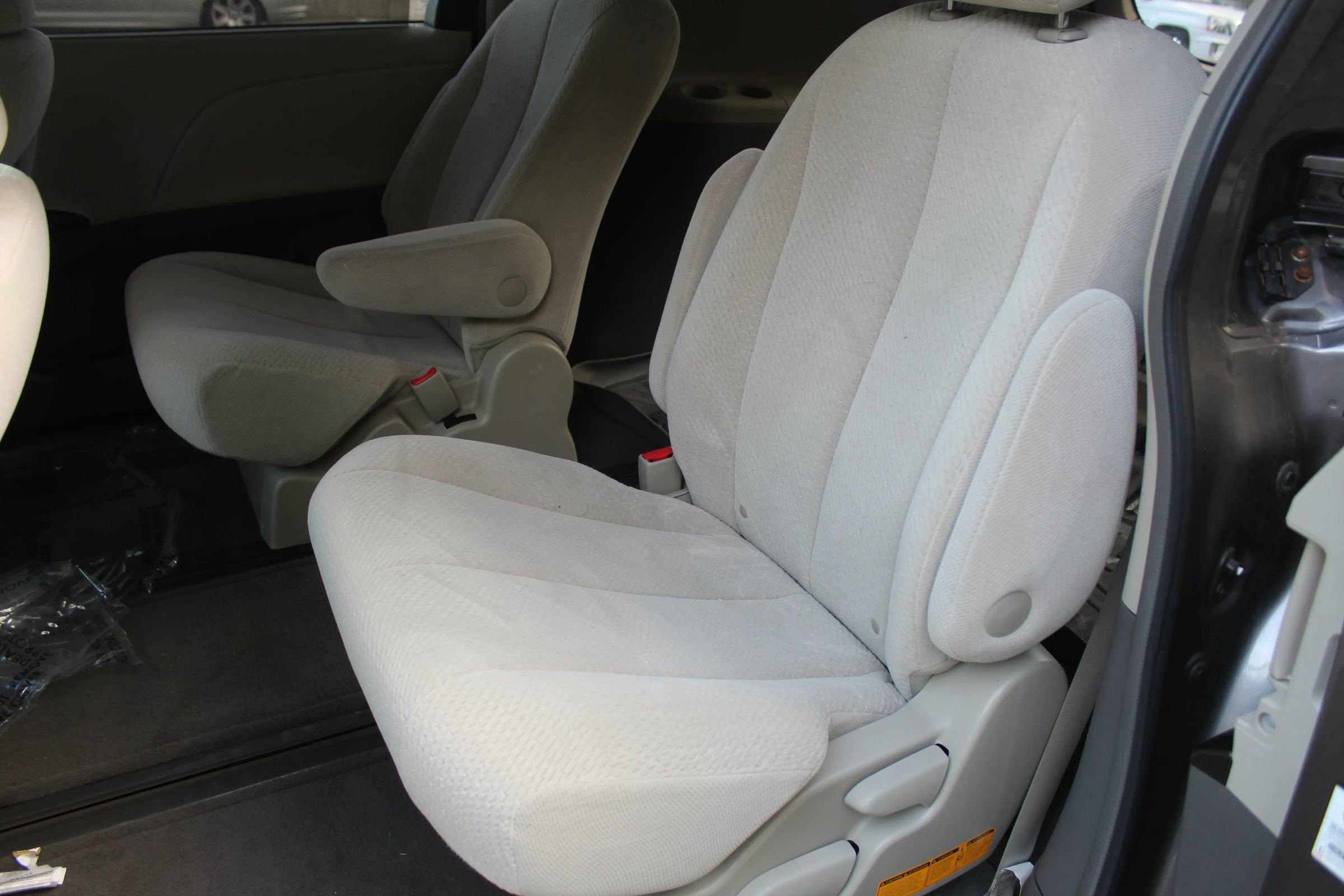 Used 2011 Toyota Sienna LE image 13