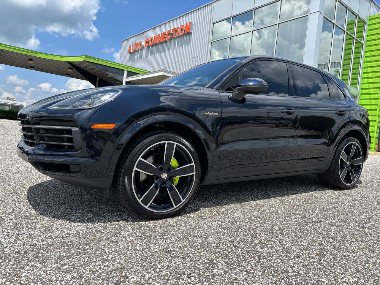 Used 2022 Porsche Cayenne Platinum Edition AWD/4WD image 2