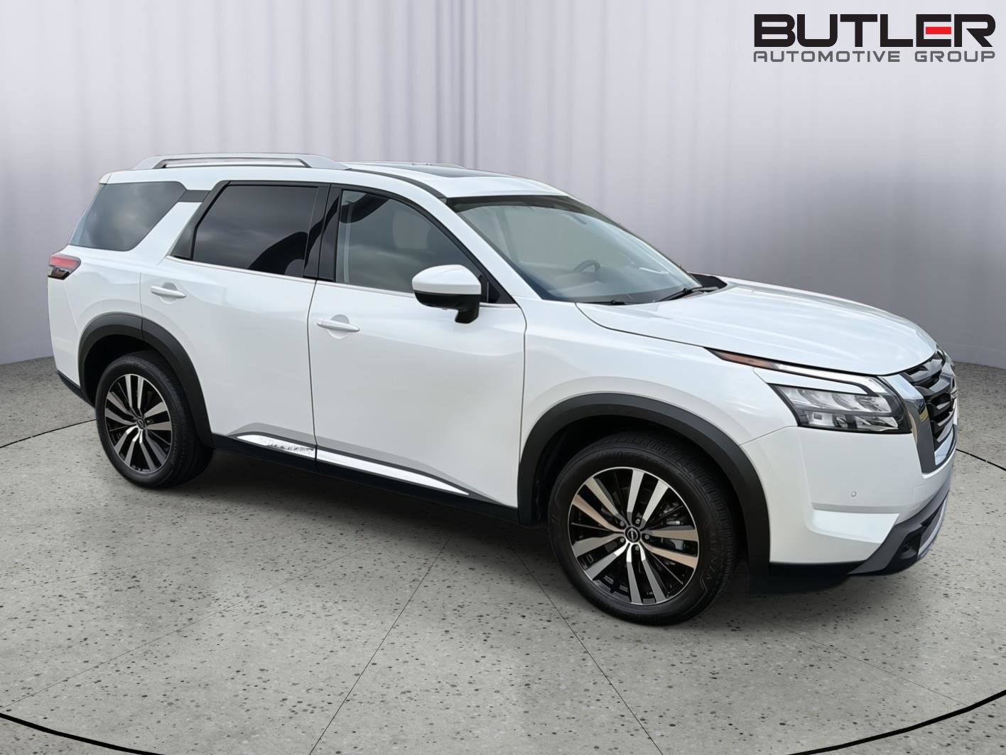 Used 2025 Nissan Pathfinder Platinum FWD image 7