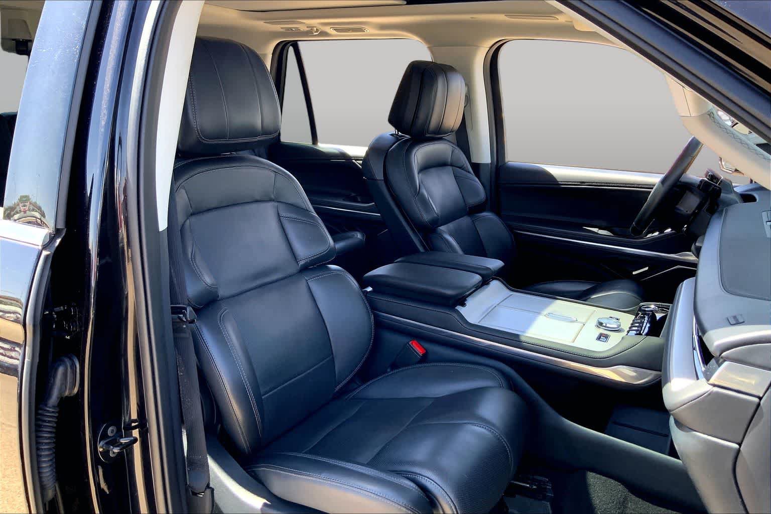 Used 2025 Lincoln Navigator Reserve AWD/4WD image 17