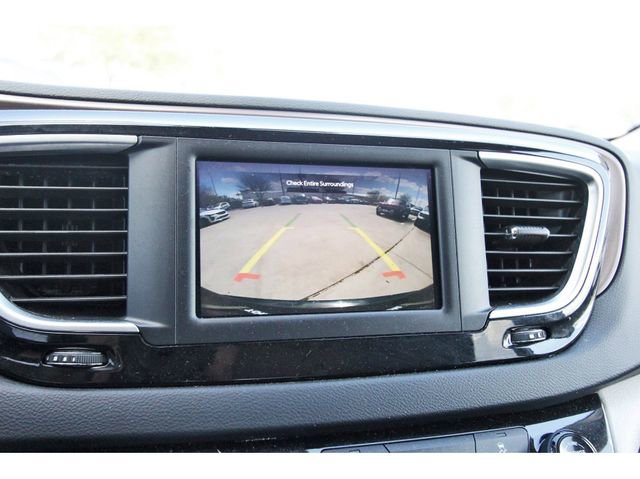 Used 2023 Chrysler Voyager LX image 25