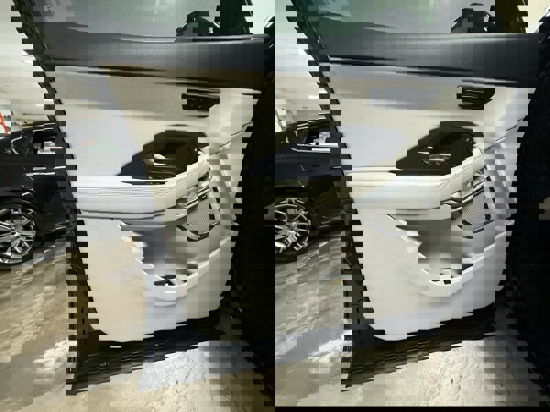 Used 2022 Jaguar E-PACE SE image 18