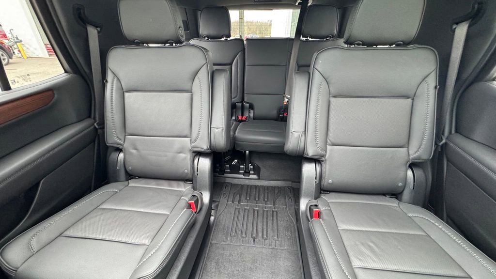 Used 2025 GMC Yukon Denali w/ Advanced Technology Package image 34