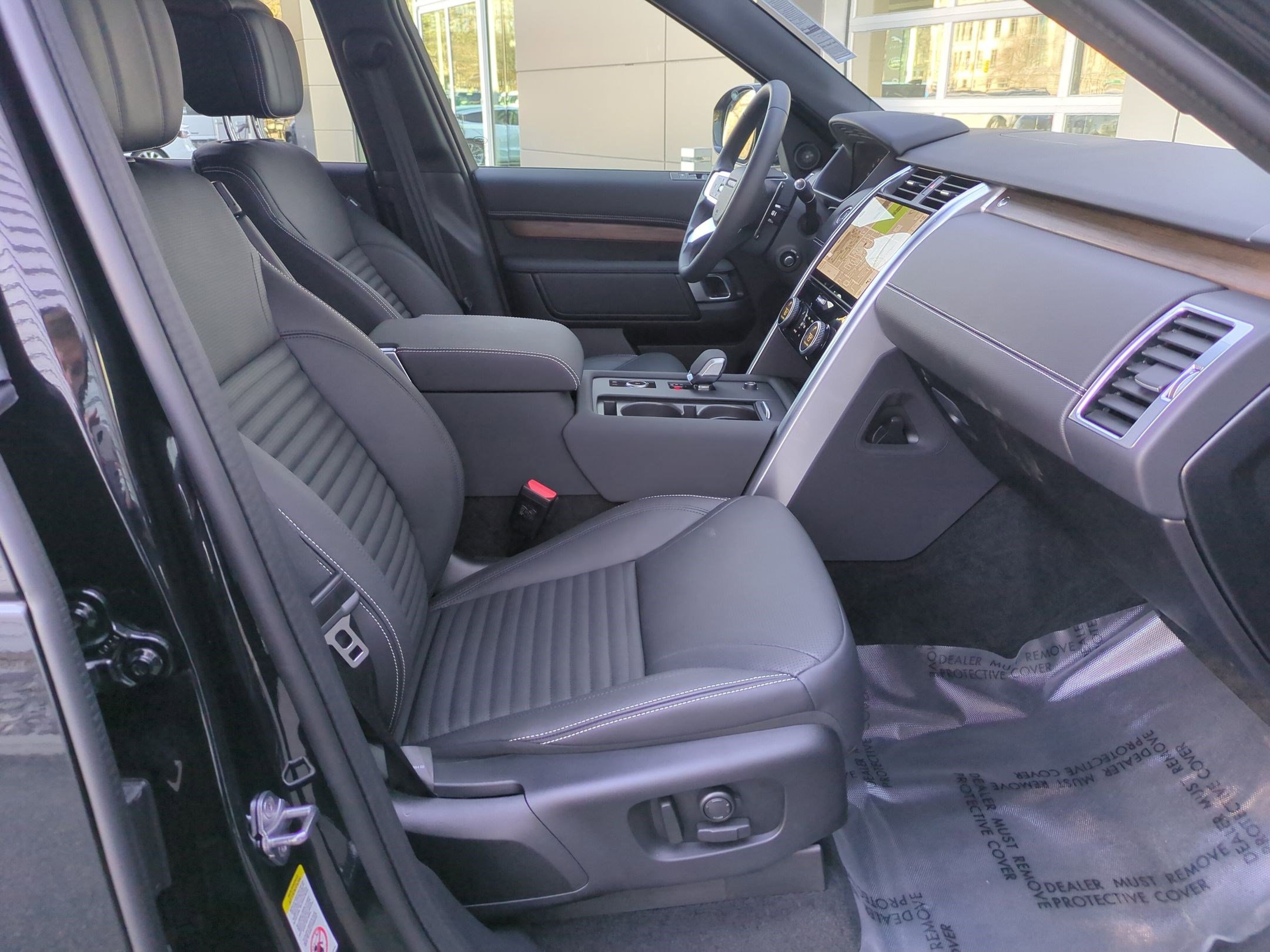 Used 2025 Land Rover Discovery Dynamic SE image 30