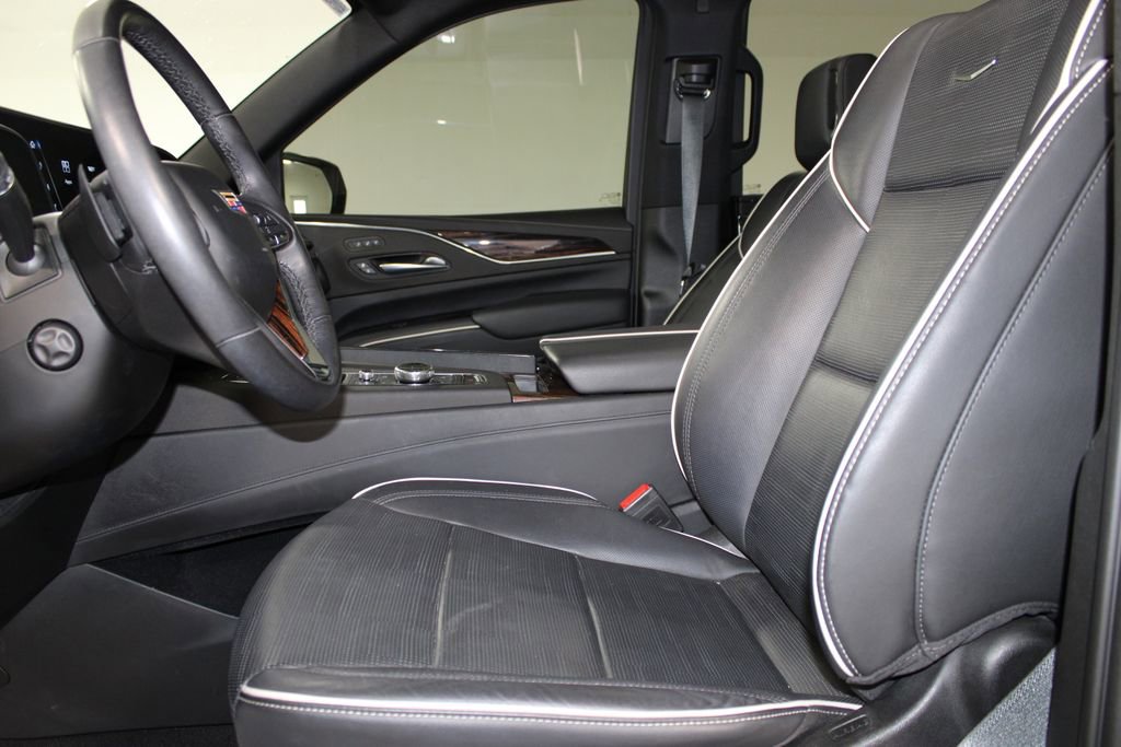 Used 2023 Cadillac Escalade Premium Luxury w/ LPO, Illumination Package image 17