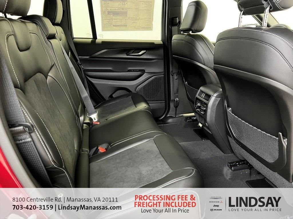 New 2025 Jeep Grand Cherokee Altitude image 16