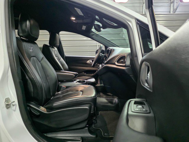 Used 2024 Chrysler Pacifica Limited image 14