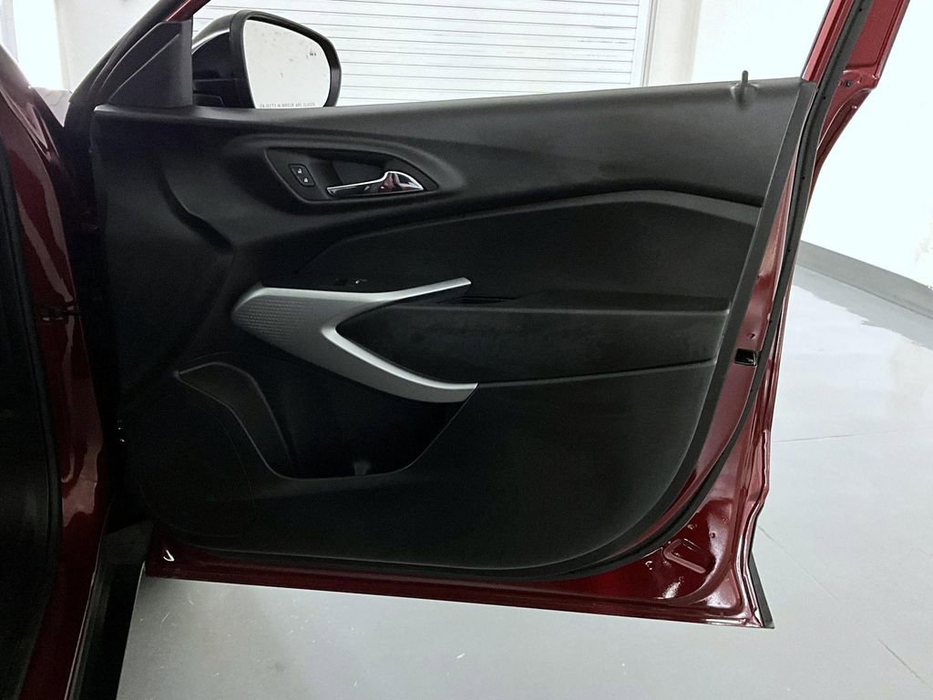 Certified 2024 Chevrolet Trax RS w/ Driver Confidence Package image 16